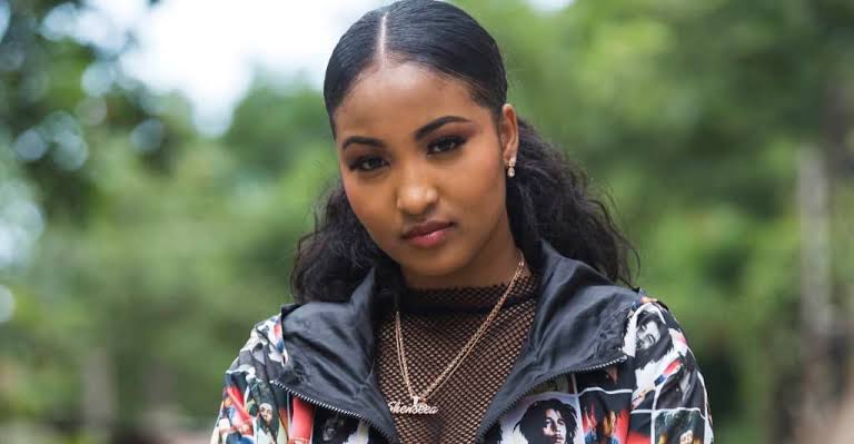 Shenseea Gets Her Neck Iced Out, As London On Da Track Gifts Her New, Expensive Jewelry On Stage, Yours Truly, News, February 22, 2024