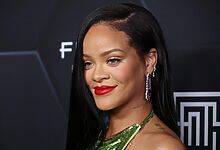 After A Girl'S Night Out, Rihanna Stopped To Assist Restaurant Staff With Cleaning, Yours Truly, News, February 24, 2024