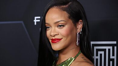After A Girl'S Night Out, Rihanna Stopped To Assist Restaurant Staff With Cleaning, Yours Truly, Rihanna, January 29, 2023