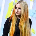 Yungblud Cuts Avril Lavigne'S Hair While She Is Seated On A Toilet Seat, Yours Truly, News, September 26, 2023