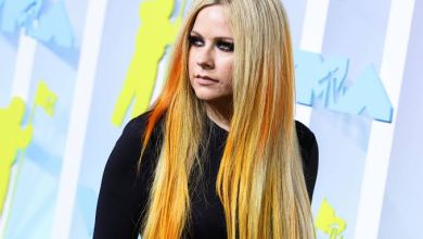 Yungblud Cuts Avril Lavigne'S Hair While She Is Seated On A Toilet Seat, Yours Truly, Avril Lavigne, December 4, 2023