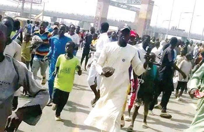 Buhari’s Kano Visit Wasn'T A Success As Protesters Barricade Roads &Amp; Stone Helicopter, Yours Truly, Top Stories, March 28, 2023