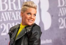 A Fan Surprised Pink At Bst Hyde Park By Tossing Her Mother'S Ashes Onto The Stage, Yours Truly, News, February 23, 2024