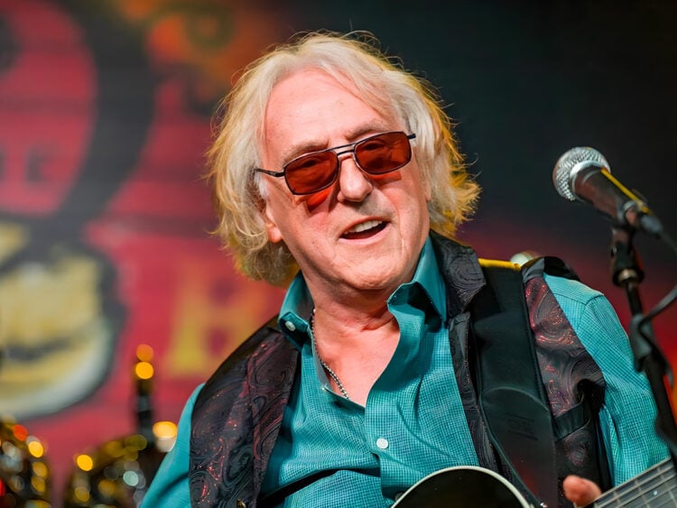 Denny Laine, The Moody Blues Co-Founder And Longtime Member Of Wings With Paul Mccartney, Passes Away At 79, Yours Truly, News, April 28, 2024